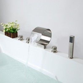 nickel brossé contemporain cinq trous trois poignées cascade robinet de la baignoire avec douche à main